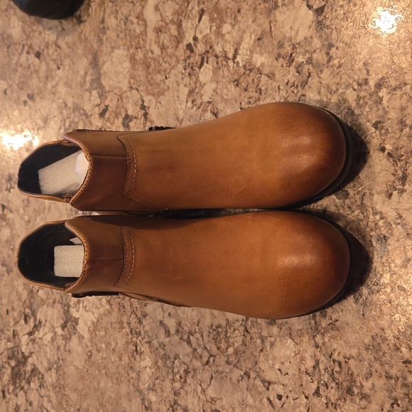 Propet boots - Picture 2 of 6